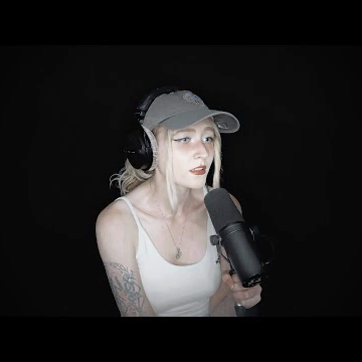 Hey Ya -
                    Luxe radio