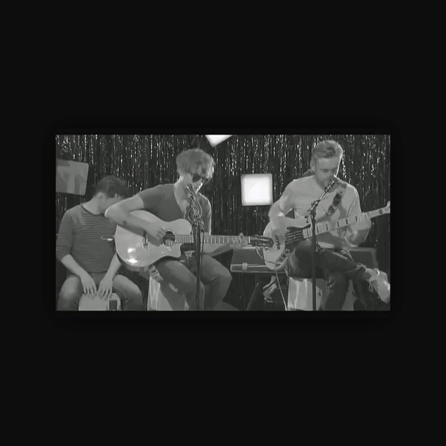 Everybody's Talkin' -
                    Luxe radio