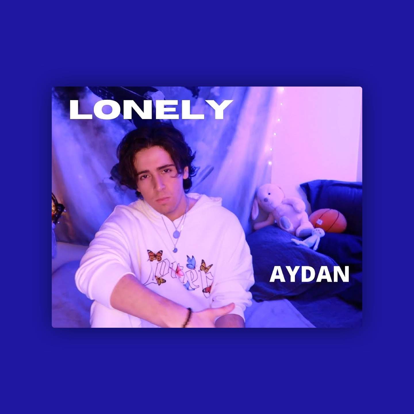 Lonely -
                    Luxe radio