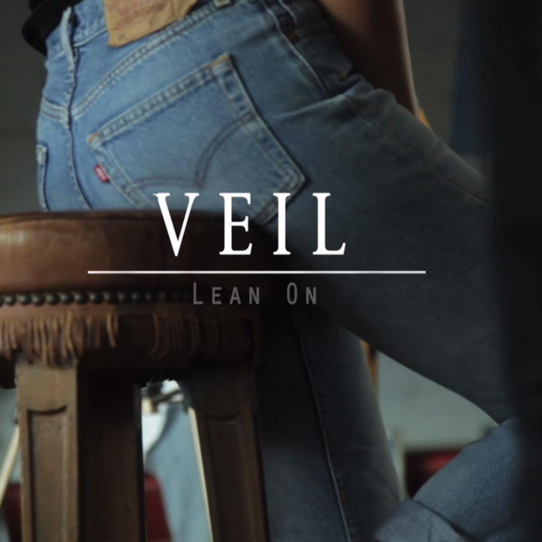 Lean On -
                    Luxe radio