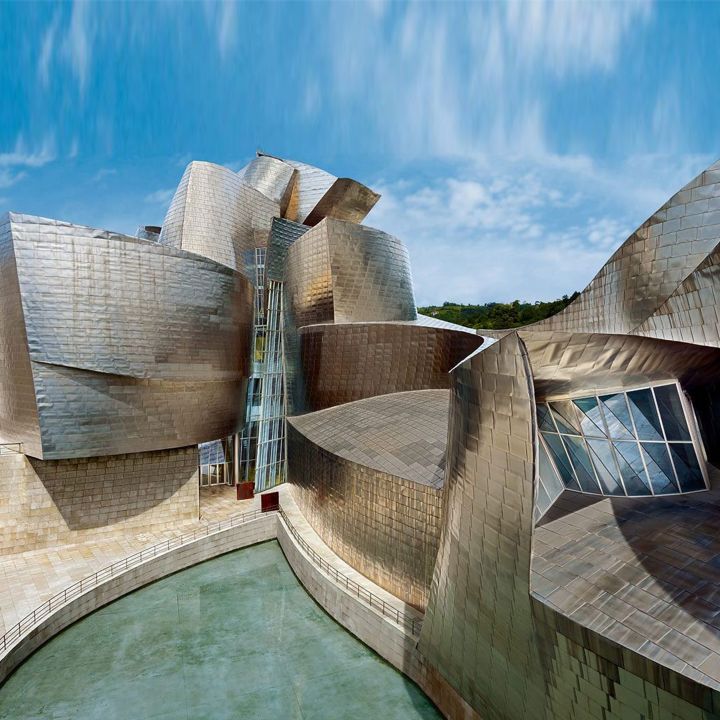 Le Guggenheim de Bilbao : l’architecture déconstructiviste de Frank Gehry - Architecture -
                    Luxe radio