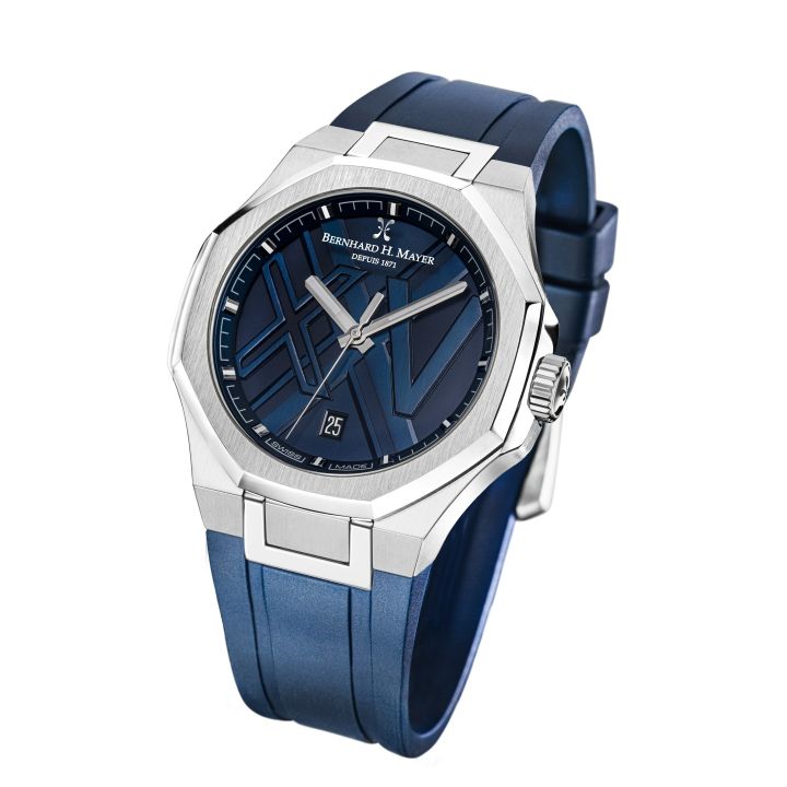 Bernhard H. Mayer révèle la montre en édition limitée commémorant le 25e anniversaire de QNET, une manifestation de son héritage précieux - Le Journal du Luxe -
                    Luxe radio