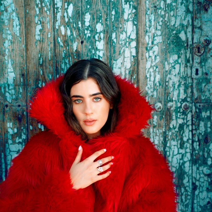 Tilila lance « Beaucoup », une ode pop à la liberté féminine - Le Journal des Arts -
                    Luxe radio