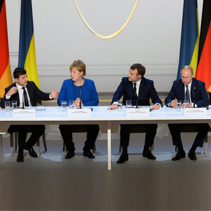Après l’Ukraine Gate, Zelensky sort affaibli des négociations de paix - Les Débats -
                    Luxe radio