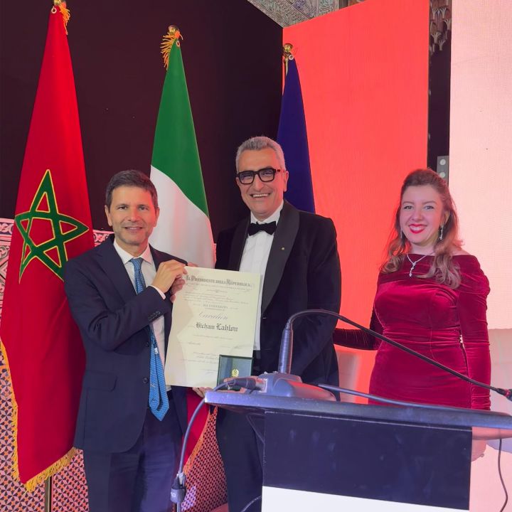 À Tanger, Hicham Lahlou honoré par la plus haute distinction civile italienne - Le Journal des Arts -
                    Luxe radio