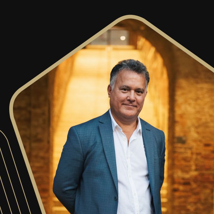 “C’est plus efficace de passer les messages philosophiques par l’ironie et le conte” - Les Invités de Heure Essentielle -
                    Luxe radio