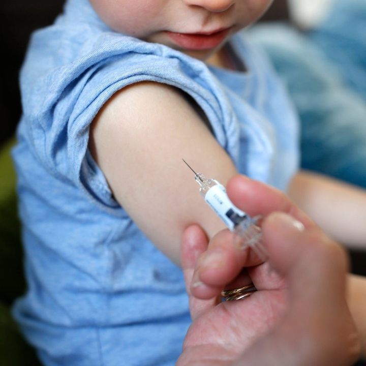Les parents appelés à respecter le calendrier national des vaccinations de leurs enfants - Sciences & Santé -
                    Luxe radio