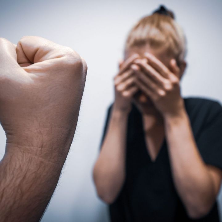 Imane, mutilée par son ex-mari : la protection des femmes en question. Avec Sofia Yahou, membre du bureau de l’ATEC - Le Fil Des Actus -
                    Luxe radio