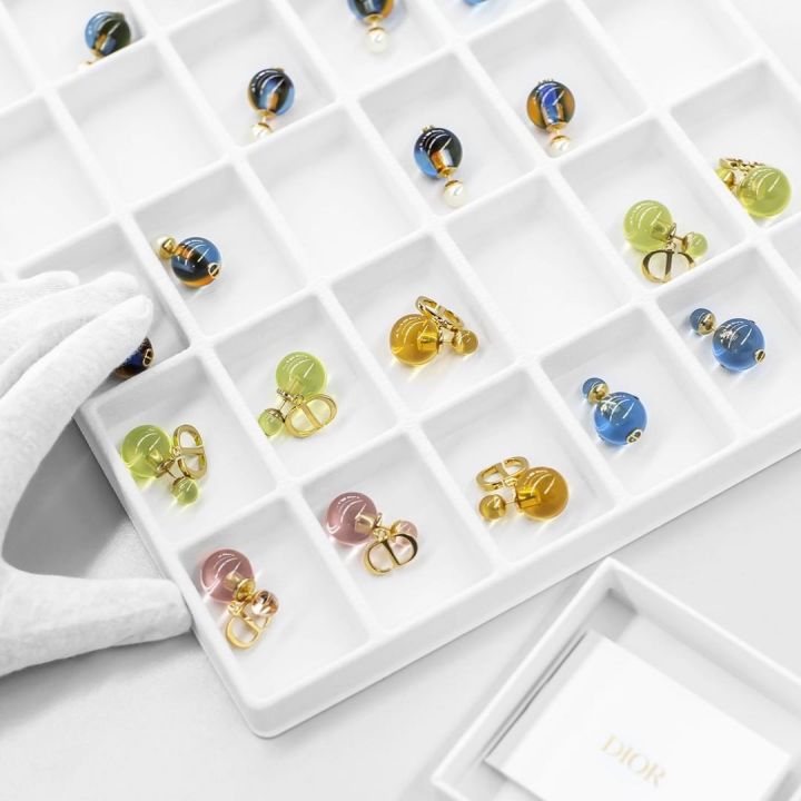 Les Dior Tribales façon pop - Le Journal du Luxe -
                    Luxe radio