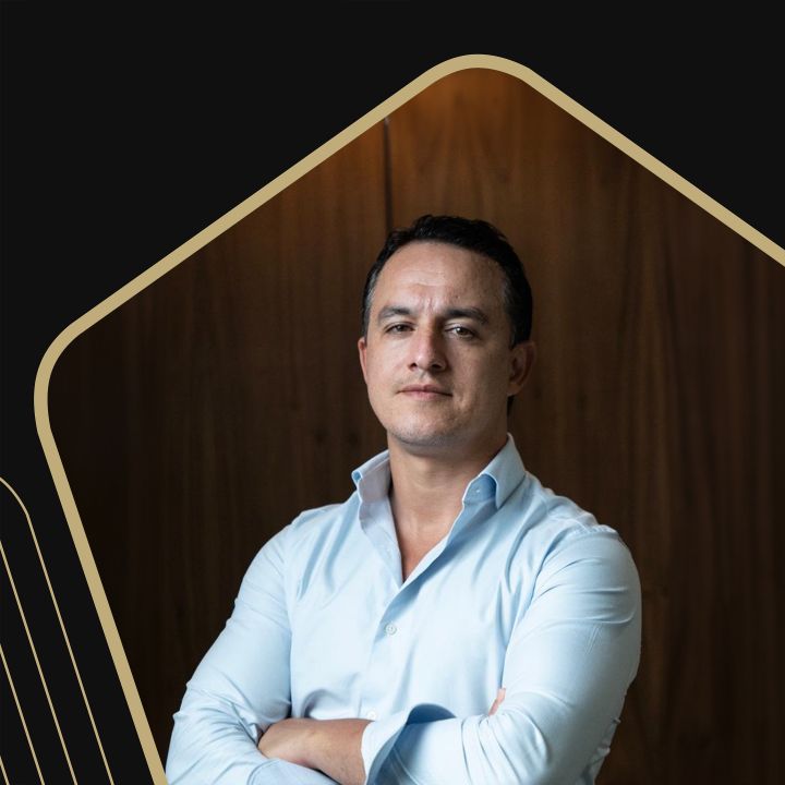 Ahmed Abbad El Andaloussi: l’audace d’un entrepreneur et la vision de Lotus Capital - Les Invités de Heure Essentielle -
                    Luxe radio