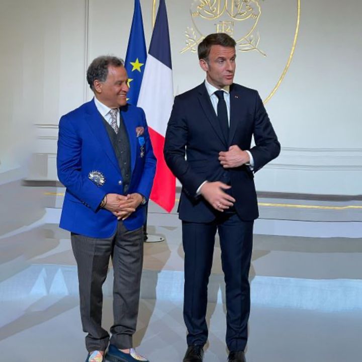 Emmanuel Macron décore Mehdi Qotbi de l'Ordre national du Mérite - Le Journal des Arts -
                    Luxe radio