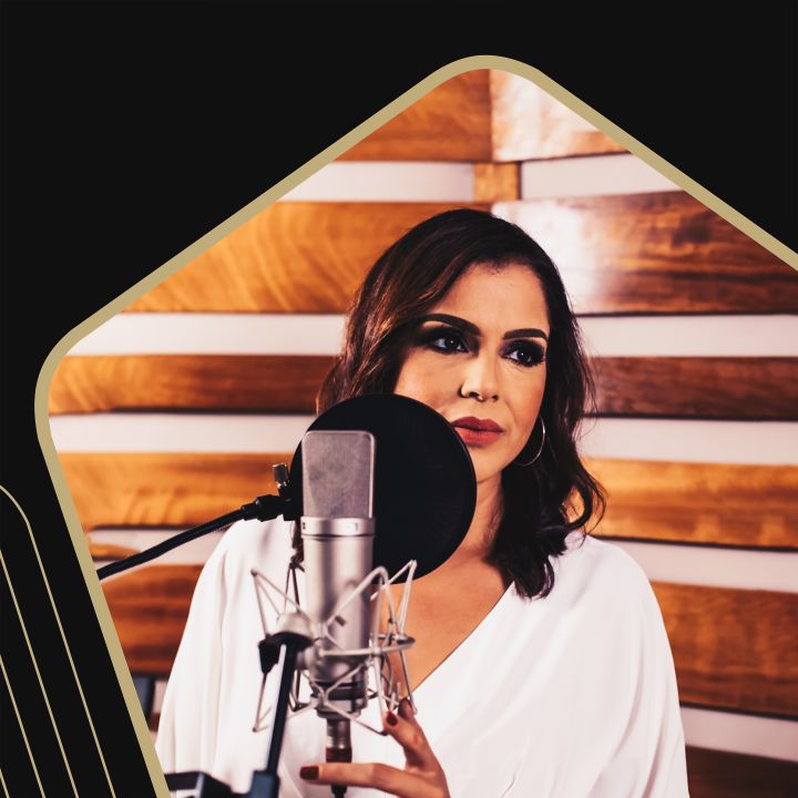 Sofia Mestari revient sur le devant de la scène avec deux titres - Les Invités des Matins Luxe -
                    Luxe radio