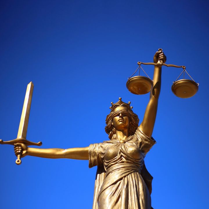 Comment expliquer qu’un monopole que l’on envisage de libéraliser demain continue d’être défendu judiciairement aujourd’hui ? Avec Mohamed Oulkhouir, chroniqueur Luxe Radio - Droit Des Affaires -
                    Luxe radio