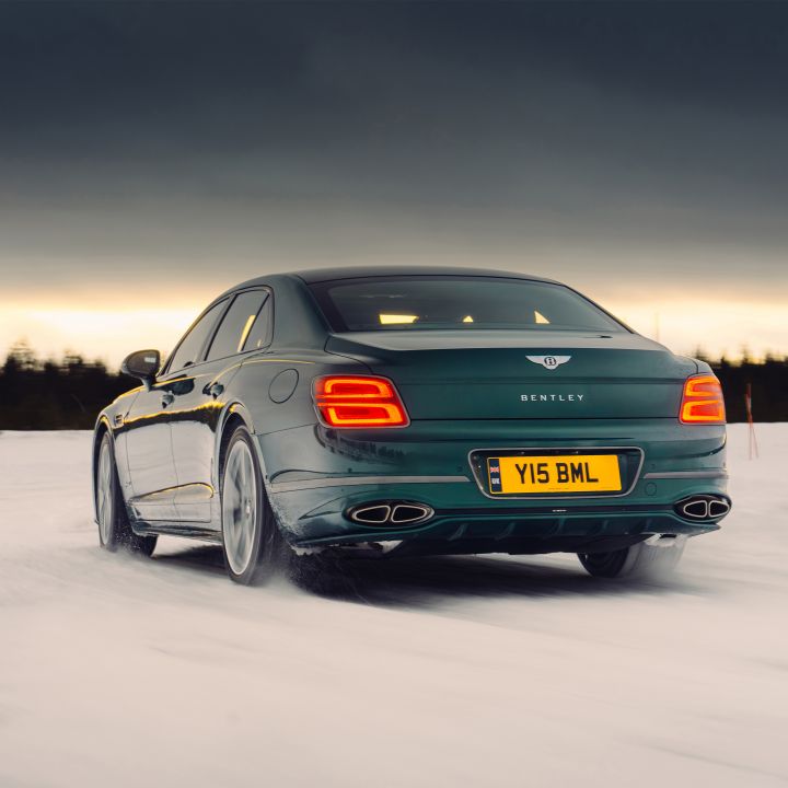 Bentley Flying Spur Speed, un tour d’hiver qui fait date - Le Journal du Luxe -
                    Luxe radio
