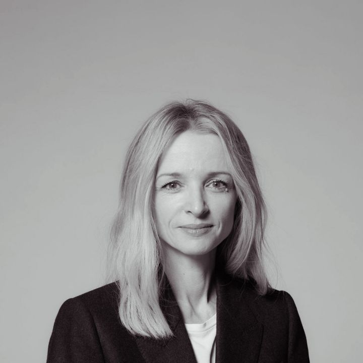 Delphine Arnault, toujours plus haut dans la galaxie LVMH - Le Journal du Luxe -
                    Luxe radio