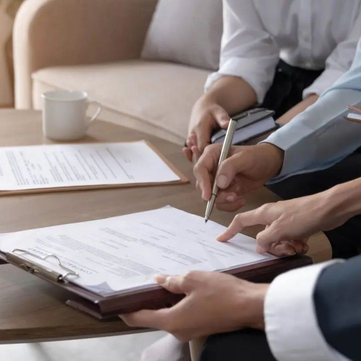 Reprise d’entreprise : au-delà des cas particuliers, la question des obligations sociales des repreneurs mérite d’être clarifiée. Avec Mohamed Oulkhouir, chroniqueur Luxe Radio - Droit Des Affaires -
                    Luxe radio