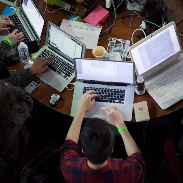 Génération Z : l’IA au travail passe de promesse à menace ! - Sciences & Santé -
                    Luxe radio