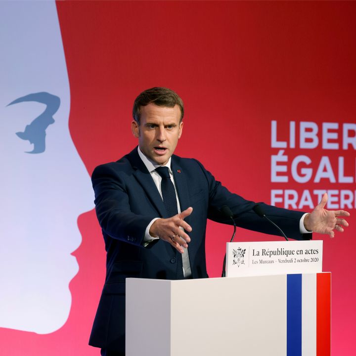 Loi sur le séparatisme en France : un tapis rouge pour les élections 2021 ? - Avec Ou Sans Parure -
                    Luxe radio