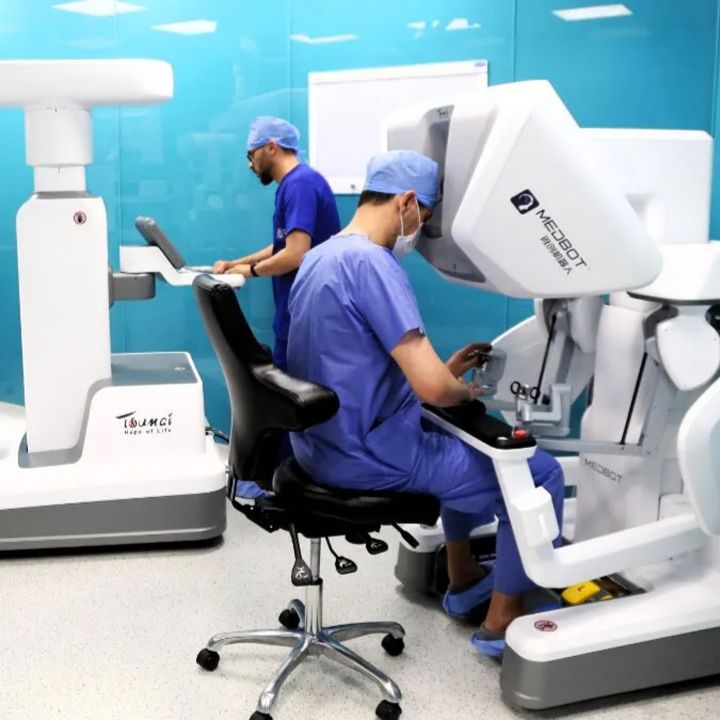 Chirurgie robotique : Oncorad Group dresse un bilan particulièrement ambitieux - Écho Entreprises -
                    Luxe radio