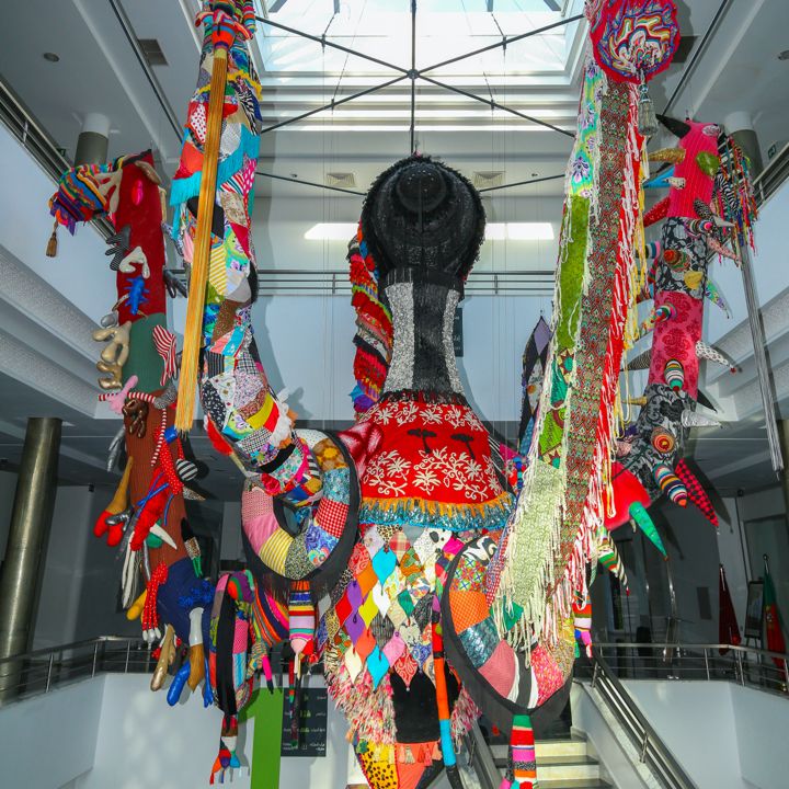 Joana Vasconcelos: L'art monumental au cœur du Musée Mohammed VI de Rabat - Le Journal des Arts -
                    Luxe radio