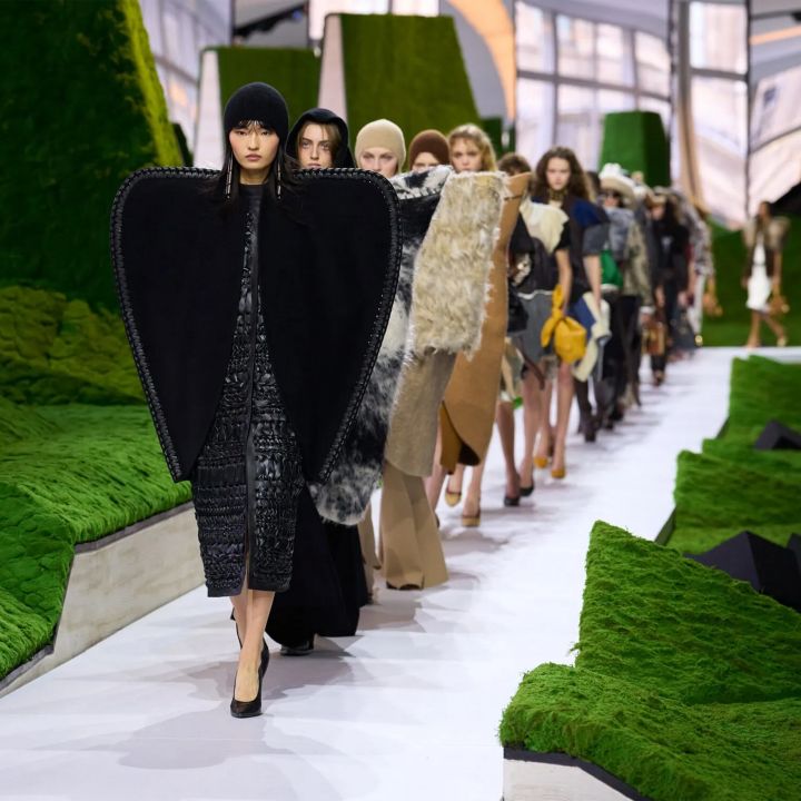 Louis Vuitton clôt la Fashion Week avec une collection inspirée par la nature - Le Journal du Luxe -
                    Luxe radio