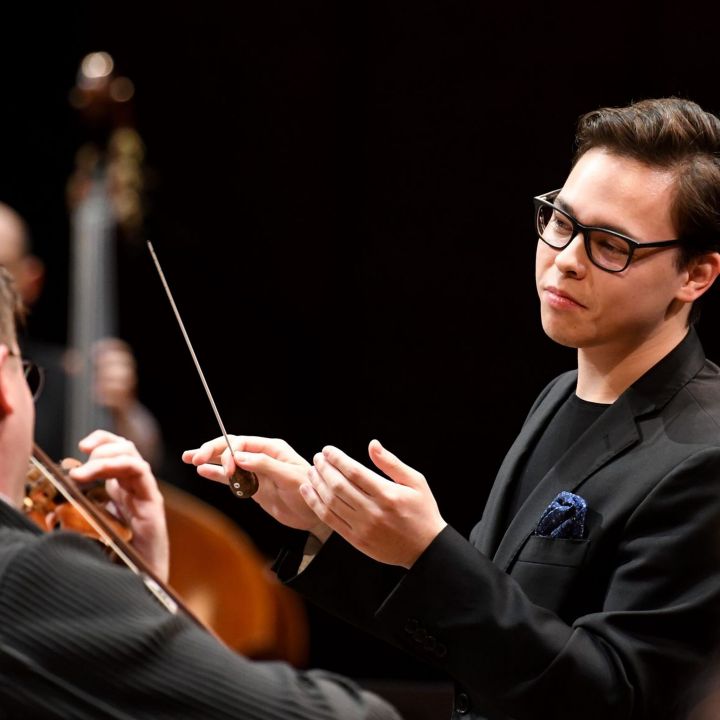 Le chef d'orchestre finlandais Tarmo Peltokoski dirigera l'Orchestre philharmonique de Hong Kong à partir de 2026 - Le Journal des Arts -
                    Luxe radio