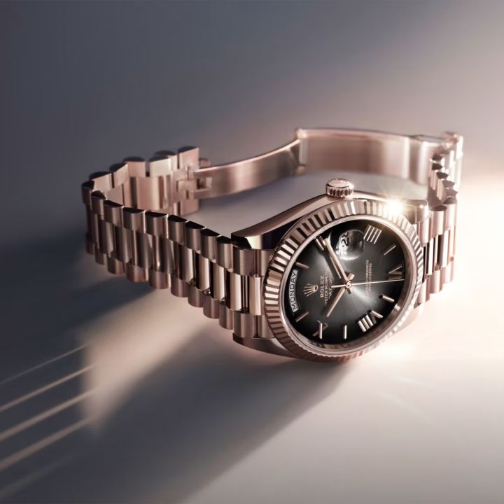 Rolex… Réajustement tarifaire au 1er janvier 2026 - Le Journal du Luxe -
                    Luxe radio