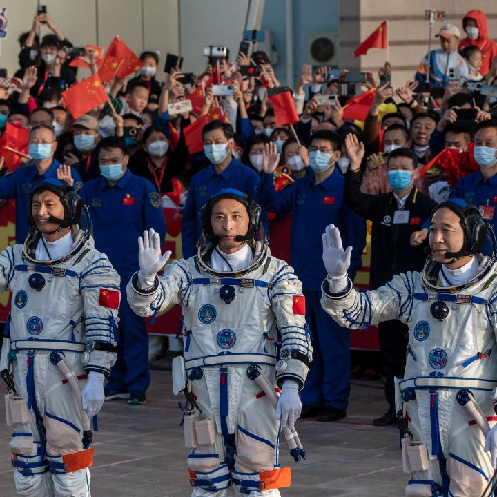 Pour la première fois de son histoire, la Chine envoie aujourd’hui un astronaute civil dans l'espace - Sciences & Santé -
                    Luxe radio