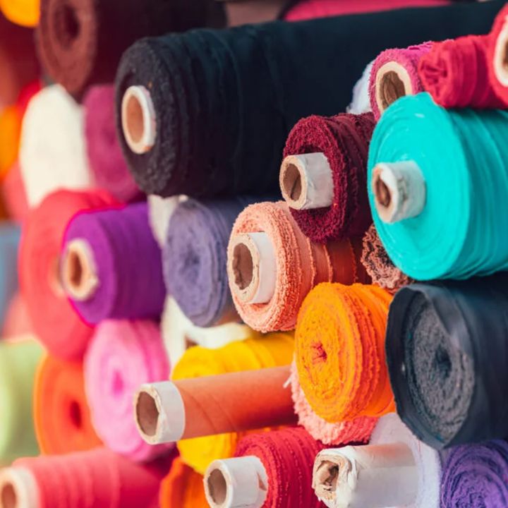 Rompre avec la sous-traitance textile et passer à la production de produits finis à forte valeur ajoutée… Les contradictions structurelles persistent - Le Fil Des Actus -
                    Luxe radio