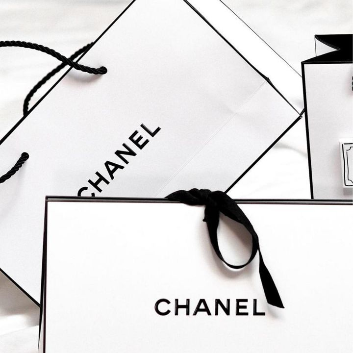 Ventes record pour Chanel en 2022 ! - Le Journal du Luxe -
                    Luxe radio