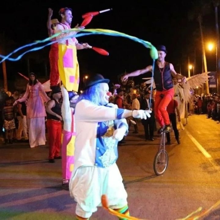 Fès: la 9ᵉ édition du Festival national des arts de la rue s’est ouverte - Résonances Culturelles -
                    Luxe radio