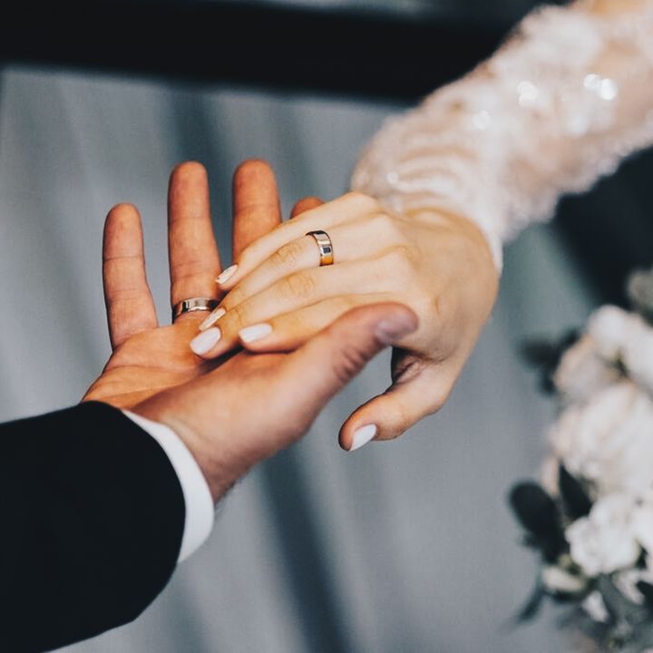 Génération Z : le mariage en danger ? - Avec Ou Sans Parure -
                    Luxe radio