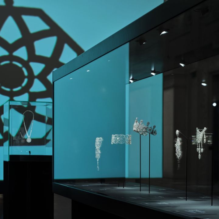 Les arts de l'islam, source de la modernité des bijoux Cartier - Le Journal du Luxe -
                    Luxe radio