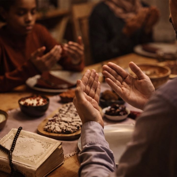 Don de soi : le jeûne comme accomplissement intérieur ? - Avec Ou Sans Parure -
                    Luxe radio