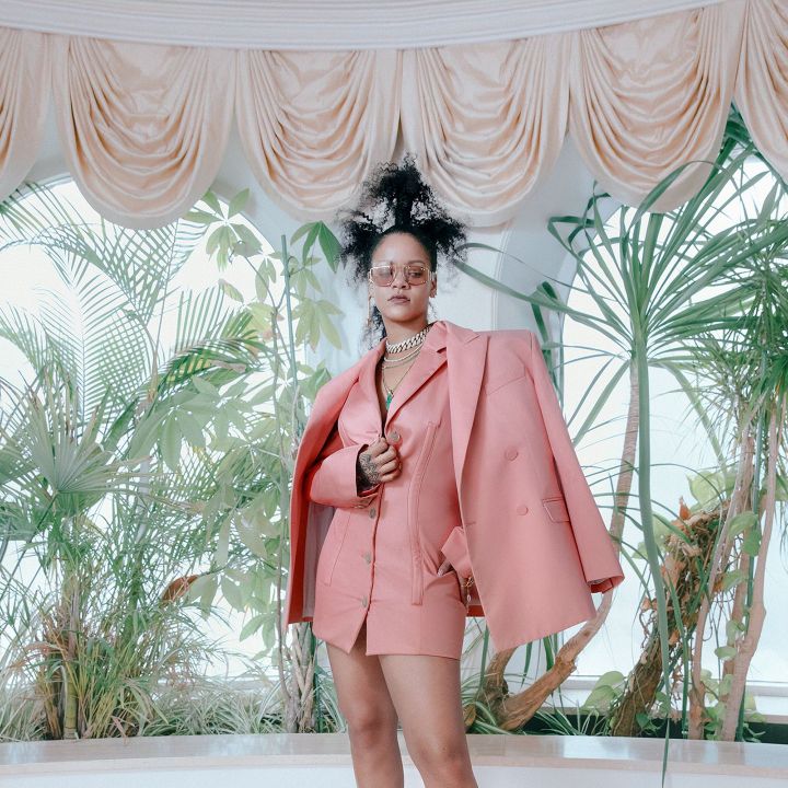 Rihanna à Paris pour présenter Fenty - Le Journal du Luxe -
                    Luxe radio