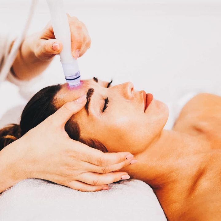 Sans bistouri ni cicatrice, le boom des soins esthétiques non invasifs - Avec Ou Sans Parure -
                    Luxe radio