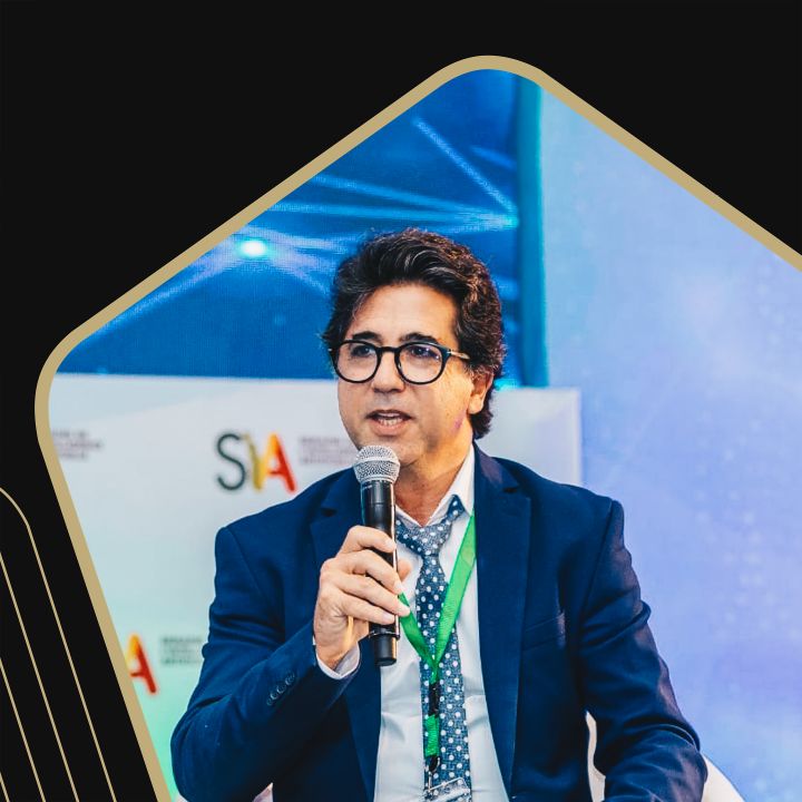 Mohamed Amine El Mahfoudi:  « Avec l’IA les journalistes et les jeunes doivent être formés pour ne pas véhiculer de fausses informations » - Les Invités des Matins Luxe -
                    Luxe radio