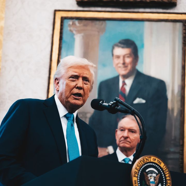 Pourquoi la cryptomonnaie de Trump monte-t-elle en flèche ? - Le Coin Des Cryptos -
                    Luxe radio