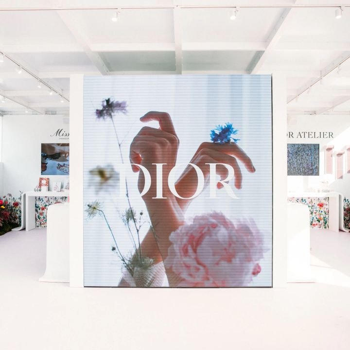 Miss Dior s’expose dans la demeure de Christian Dior - Le Journal du Luxe -
                    Luxe radio