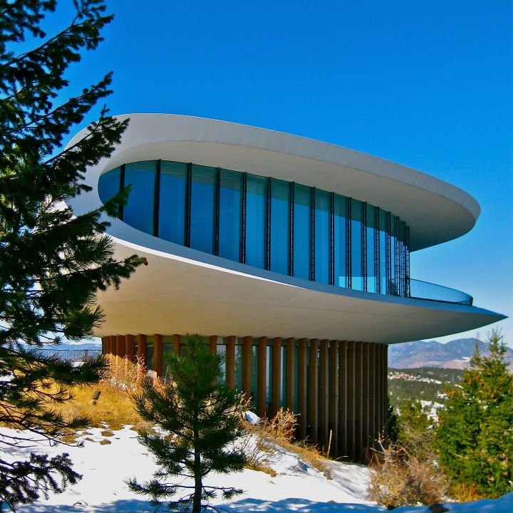 Charles Deaton et sa villa futuriste de Denver - Architecture -
                    Luxe radio