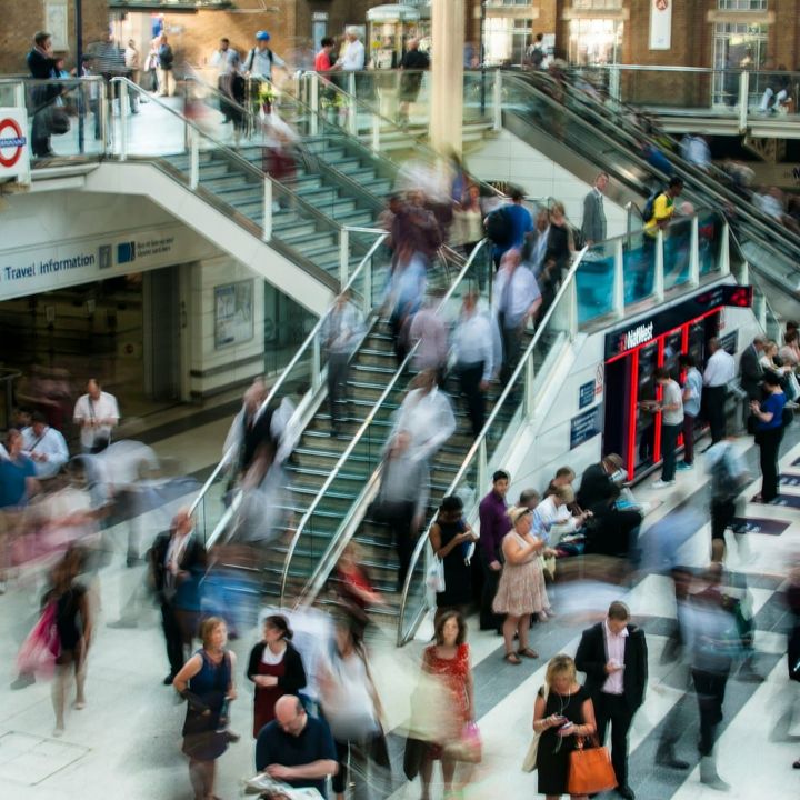 Voyager en ville : ces destinations où le stress monte d’un cran - Voyage -
                    Luxe radio