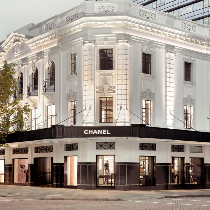 Chanel Joaillerie reprend ses quartiers Place Vendôme - Le Journal du Luxe -
                    Luxe radio