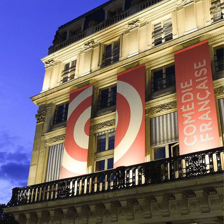Chanel entre en scène - Le Journal du Luxe -
                    Luxe radio