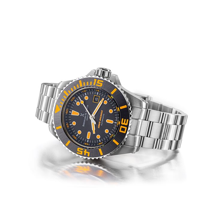 QNET : la “Wave Breaker”, la montre de Bernhard H. Mayer - Le Journal du Luxe -
                    Luxe radio