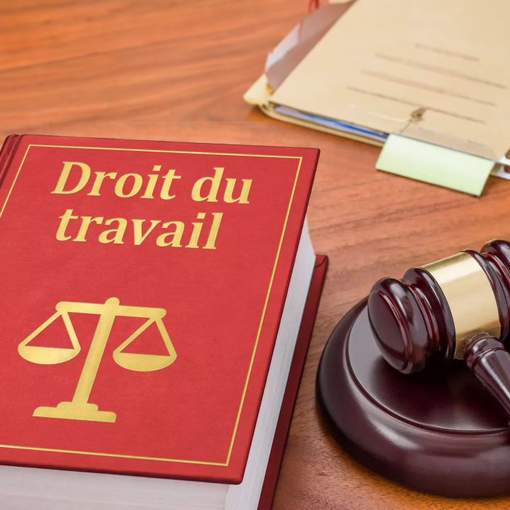 Le droit du travail marocain est-il encore totalement adapté aux nouvelles réalités du dialogue social moderne ? Avec Mohamed Oulkhouir, chroniqueur Luxe Radio - Droit Des Affaires -
                    Luxe radio