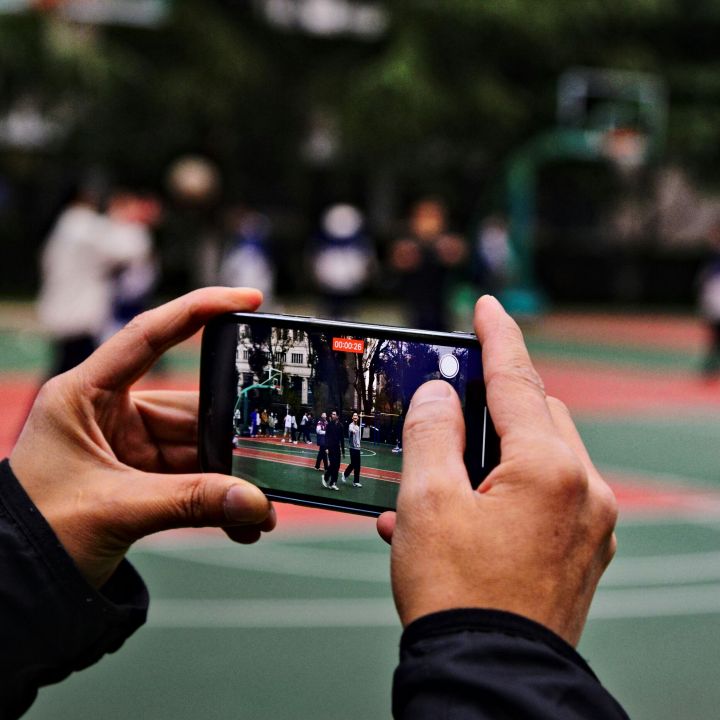 Réseaux sociaux : danger ou opportunité pour les sportifs ? Avec Talal Chakir - La Loge Des Supporters -
                    Luxe radio