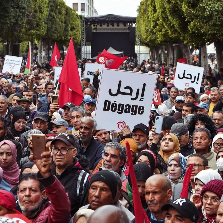 Législatives Tunisiennes : Kaïs Saïed subi un désaveu grandeur nature ! - Avec Ou Sans Parure -
                    Luxe radio