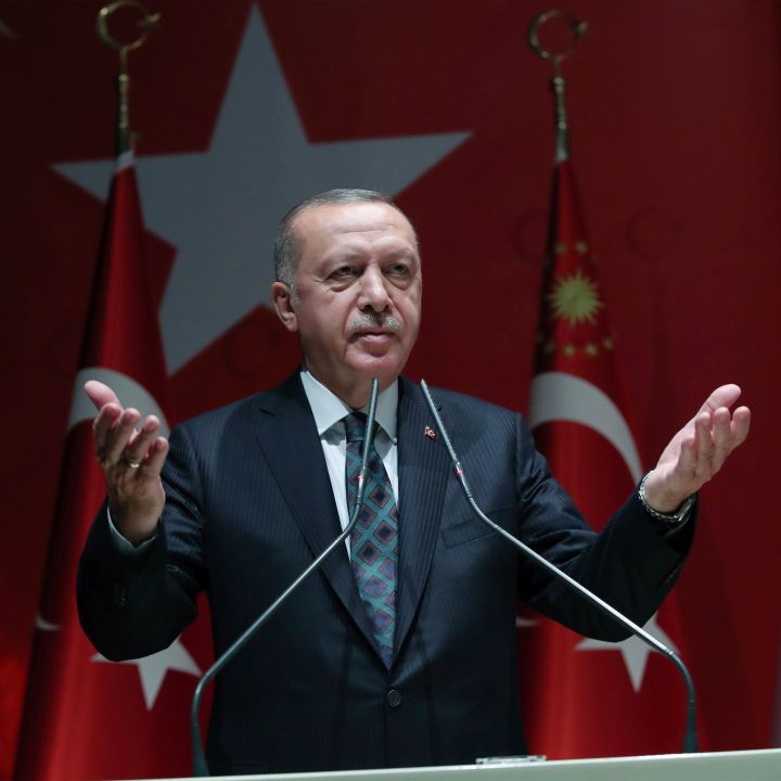 À la veille des présidentielles, Erdogan déclare la guerre aux Kurdes - Les Débats -
                    Luxe radio