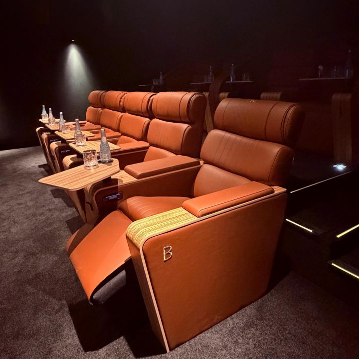 Pathé Dar Essalam, un cinéma premium s’installe à Rabat - Le Journal du Luxe -
                    Luxe radio