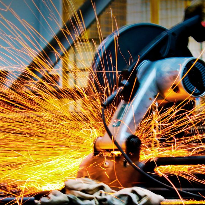 Légère baisse des prix à la production industrielle en septembre - L’œil Macro -
                    Luxe radio